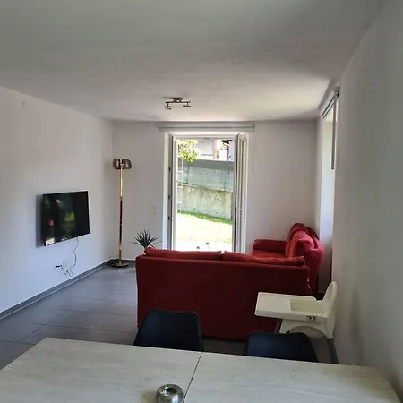 Daire Gartenwohnung Im Zentrum Von Vira/gamborogno Gambarogno
